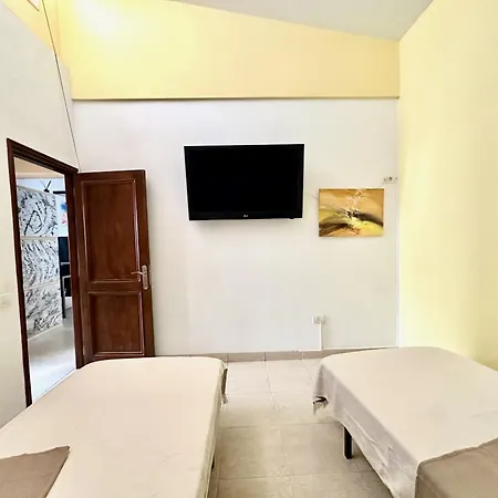 Pambnb - House Next To The Beach, Terrace, Fiber Wi-fi, Bbq Abades (Tenerife)